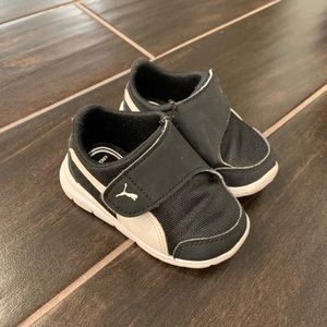 Puma toddler/walker boys sneakers size 5 black